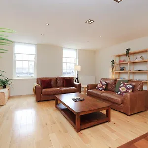  Apartment Joivy Spacious 2 Bed,2 Bath Flat, Free Parking And Rooftop Terrace